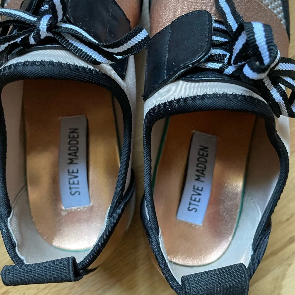 Steve Madden Antics sneaker size 6.5 - Picture 3 of 6